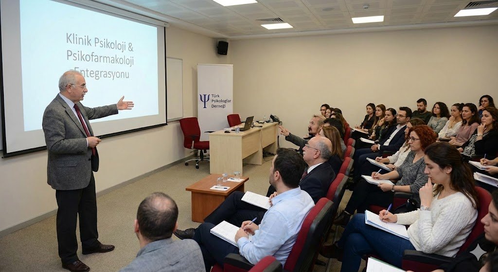 Psikologlar Psikiyatri Doktorlarından Ders ve Eğitim Alırlar mı?